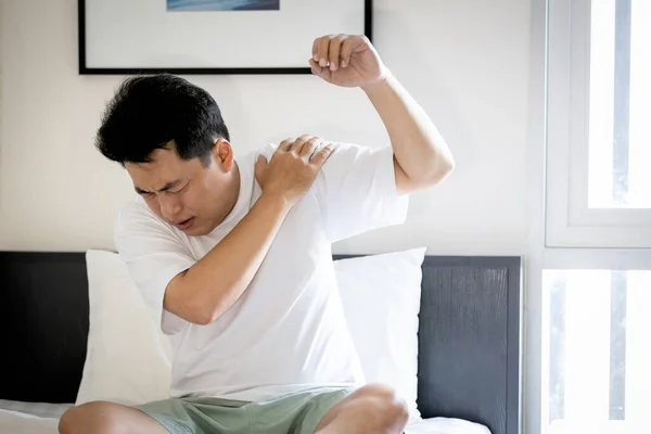 Asian Middle Aged Man Suffering Frozen Shoulder Pain Stiffness Unable — Stock Photo, Image