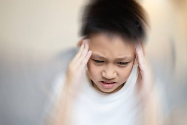 Baş dönmesi, bulantı ve baş dönmesi, sersemlik, dönme hissi, denge kaybı, baygınlık, baş dönmesi, vestibüler fonksiyon bozukluğu, akut vestibüler sinir iltihabı, meniere hastalığı.