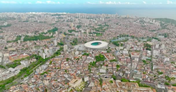 ブラジルのバヒアにあるサルバドール市の中心街の空中トップビューの街並み ポルトガルによって建てられたカラフルな植民地時代の建築物のパノラマドローン撮影風景サルバドールのランドマーク — ストック動画