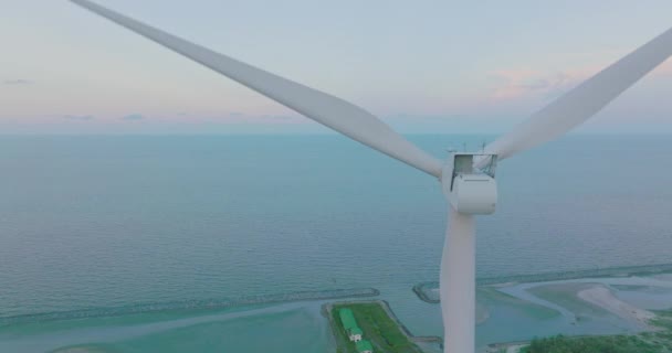 Vista Aérea Campo Turbinas Eólicas Para Produção Energia Com Céu — Vídeo de Stock