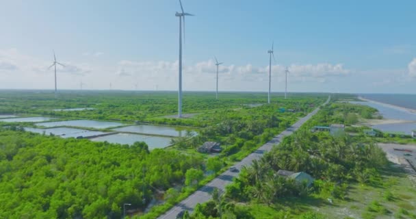 Letecký Pohled Pole Větrných Turbín Pro Výrobu Energie Modrou Slunnou — Stock video