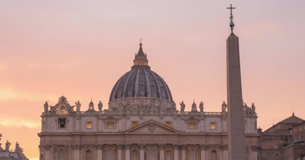 息をのむような日没ローマのバチカン市内中心部にある聖ピーター広場と大聖堂の時間経過イタリア 有名な旅行や宗教観光のランドマーク 独立国家 ローマカトリック教会 — ストック動画