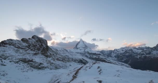 Panoramiczny Krajobraz Natury Timelapse Góry Matterhorn Pokryte Białym Śniegiem Ruchu — Wideo stockowe