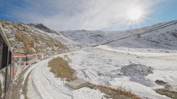 Gornergrat Bahn Richtung Bergstation Mit Matterhornkulisse Zermatt Einem Sonnigen Wintertag — Stockvideo