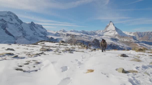 Asian Man Tourist Photographer Climber Backpack Walking Hiking Snow Mountain — Stock Video