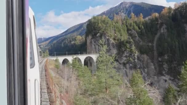 Výstřel Okna Vlaku Ledovec Bernina Expresní Procházející Slavné Hory Landwasser — Stock video