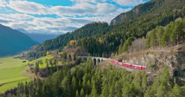 Landwasser Viaduct Παγκόσμια Κληρονομιά Θέαμα Πολυτελή Παγετώνα Και Bernina Εκφράζουν — Αρχείο Βίντεο