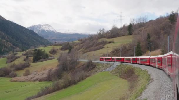 Πυροβολήθηκε Από Παράθυρο Τρένου Glacier Bernina Express Passing Famous Mountain — Αρχείο Βίντεο