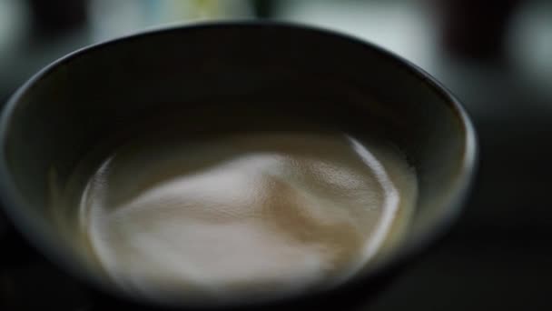 Close Von Kaffee Tasse Zeitlupe Video Kaffeepause Fika Konzept Hochwertiges — Stockvideo