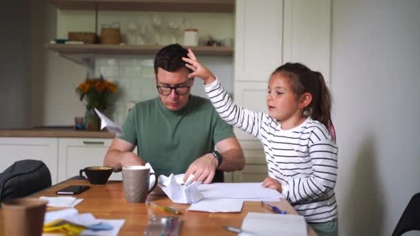 Father Child Girl Doing Origami Crafts Together Modern Parenthood Weekend — Stock Video