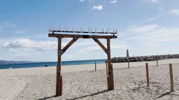 Letrero Rústico Madera Marca Entrada Banus Beach Invitando Los Visitantes — Vídeos de Stock