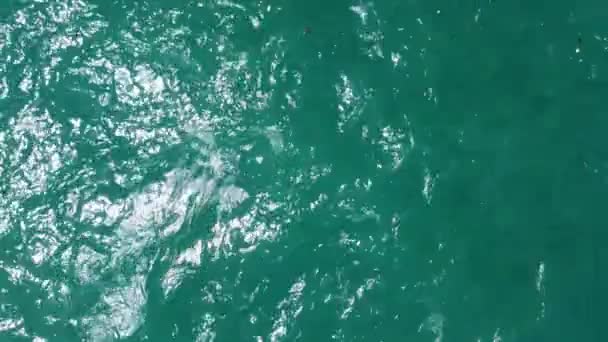 Aerial Shot Capturing Vivid Turquoise Waters Ocean White Foam Waves — Stock Video