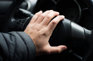 Direksiyona geç, yakın plan.