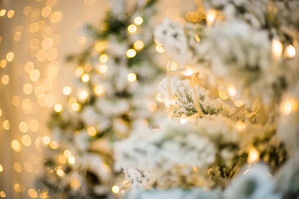 Close Christmas Tree Snow Background Blurred Bright Background — Stock Fotó