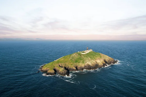 County Cork 'taki Ballycotton Deniz Feneri İrlanda' daki iki kara deniz fenerinden biridir.