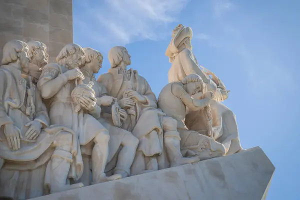 Juni 2019 Lissabon Portugal Upptäckternas Ikoniska Monument Står Högt Mot Stockfoto