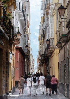 Cadiz şehrinin geleneksel caddesi, Endülüs, İspanya