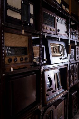 eski radyo ekipmanları eski moda ve yakın çekim