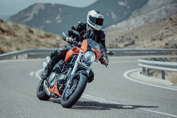 Motocyklista Zakręcie Porcie Navalmoral Prowincja Avila Hiszpania Wrześniu 2020 Obraz Stockowy