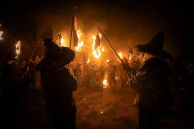 İspanya 'nın Mayorga-Valladolid şehrinde her yıl 27 Eylül gecesi Santo Toribio' nun gelişinin kutlandığı 