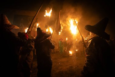 İspanya 'nın Mayorga-Valladolid şehrinde her yıl 27 Eylül gecesi Santo Toribio' nun gelişinin kutlandığı 