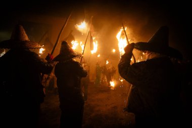 İspanya 'nın Mayorga-Valladolid şehrinde her yıl 27 Eylül gecesi Santo Toribio' nun gelişinin kutlandığı 