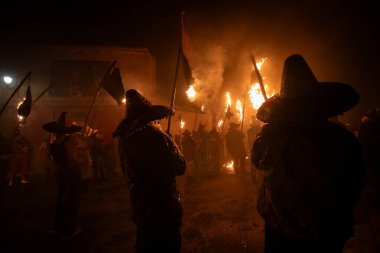 İspanya 'nın Mayorga-Valladolid şehrinde her yıl 27 Eylül gecesi Santo Toribio' nun gelişinin kutlandığı 