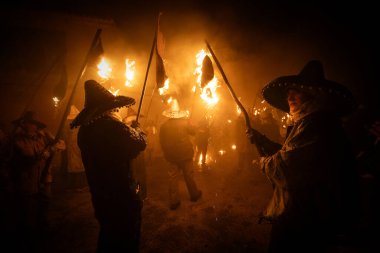 İspanya 'nın Mayorga-Valladolid şehrinde her yıl 27 Eylül gecesi Santo Toribio' nun gelişinin kutlandığı 