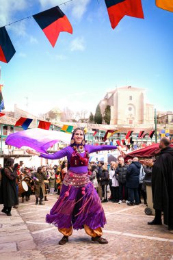 9-11 Şubat 2024 tarihleri arasında Madrid 'in Chinchon kasabasında düzenlenen ortaçağ pazarının kutlaması.