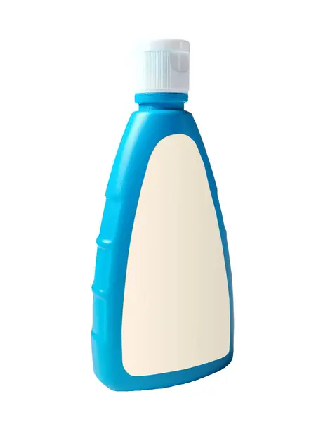 Üzerinde beyaz etiket olan, izole edilmiş beyaz arka planda çekilmiş, gerçekçi, mavi bir plastik şişenin yüksek kaliteli görüntüsü. Şişe göz hizasında gösteriliyor ve etiketi öne bakıyor..