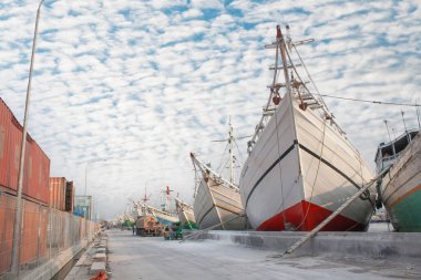 Sunda Kelapa Limanı, Jakarta, Endonezya, 03.06.2012, Sunda Kelapa liman bölgesinde öğleden sonra aktiviteleri