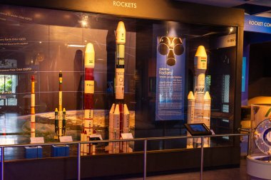 Bengaluru Karnataka Hindistan 9 Eylül 2024 Yerel turist öğrenciler ve çocuklar Bengaluru Karnataka 'daki Visvesvaraya Sanayi ve Teknoloji Müzesini ziyaret ediyor ve keşfediyorlar.