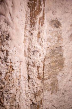 WIELICZKA, POLAND - 30 Haziran: Wieliczka ve Bochnia kraliyet tuz madenlerinin iç görünümü, tuz duvarları ve tavan, yapay ışıklarla loş aydınlatma