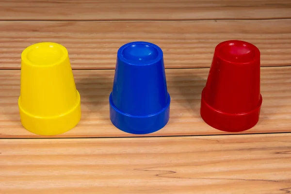 Kocka Csésze Színek Sárga Kék Piros Mint Egy Játék Kalap — Stock Fotó