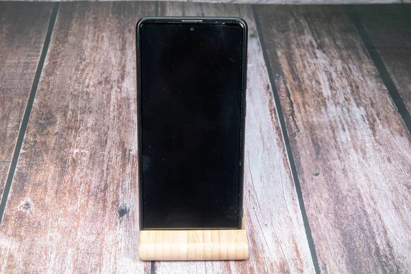 Mobile Phone Dark Empty Handydisplay Text Free Space Wooden Floor — Stock Photo, Image