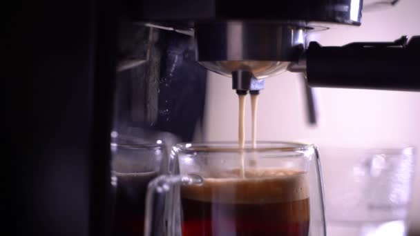 Close Coffee Foam Espresso Crema Comes Out Fully Automatic Coffee — Vídeo de Stock