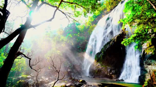 Καταρράκτη Στα Βουνά Khlong Lan Καταρράκτης Khlong Lan Εθνικό Πάρκο — Αρχείο Βίντεο