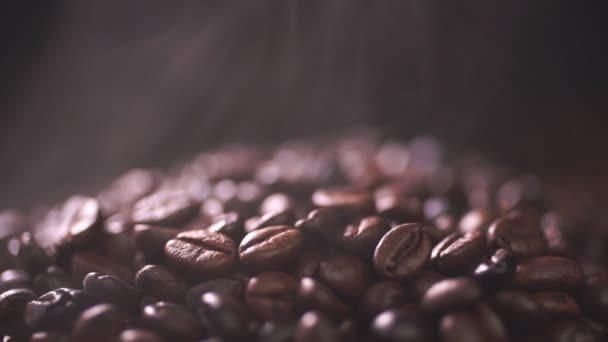 Kaffeebohnen Röstung Mit Rauch Selektivem Fokus Und Weichem Fokus — Stockvideo