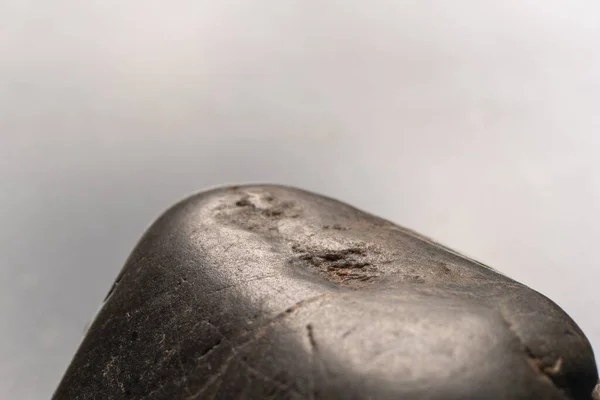 Buracos Superfície Rocha Negra Foco Seletivo Foco Suave — Fotografia de Stock