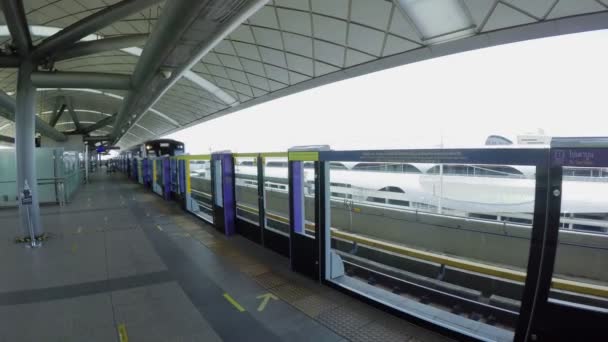 泰国曼谷 2019年8月26日 在Mrt紫色线之间的客舱内 陶庞至Khlong Bang Pha Metropolitan Rapid Transit Mrt — 图库视频影像