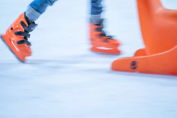 Unscharfe Bewegung Der Schlittschuhe Auf Einer Eisbahn Freien Junges Mädchen — Stockfoto