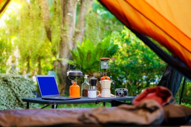 sıcak bahar, onsen, sabah, macera, kulübe çadırı, kamp alanı, kamp malzemeleri, kamp ailesi, kamp masası, kamp alanı, kaygısız, kahve fincanı, dekoratif, eğlence, etnik köken, orman, özgürlük, yakıt, bahçe, yeşil, mutlu mesut