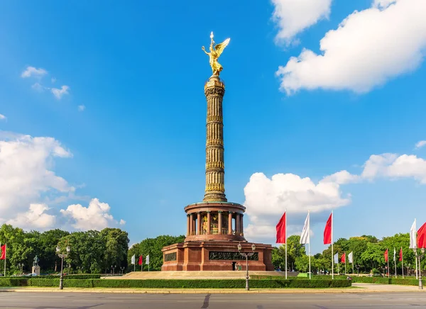 Zafer Sütunu, Berlin, Almanya 'nın ünlü bir anıtının güzel manzarası..