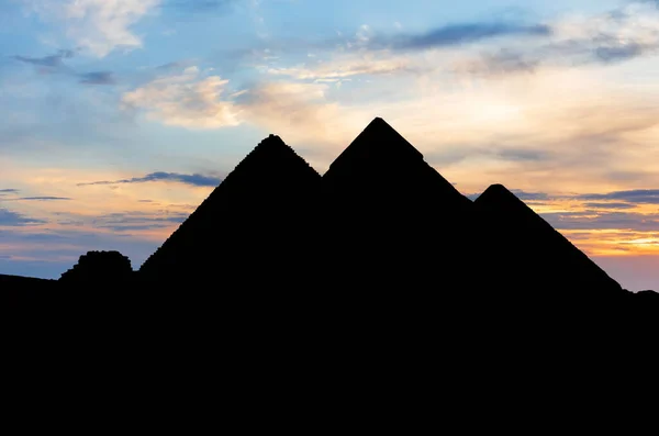 Las Pirámides Oscuridad Siluetas Atardecer Giza Egipto — Foto de Stock