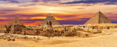 Mısır Piramit Kompleksi 'nin yanındaki Büyük Sfenks' e bak, Giza.
