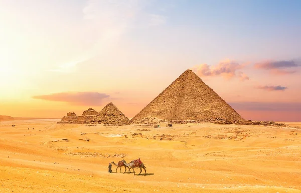Pyramida Menkaure Třemi Pyramidovými Společníky Egyptské Poušti Gíze — Stock fotografie
