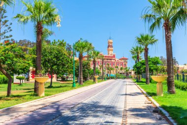 El-Montaza Parkı, eski geniş kraliyet bahçeleri ve ünlü Montaza Sarayı, güzel İskenderiye manzarası, Mısır.