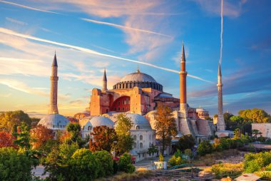 İstanbul Ayasofya Camii, renkli günbatımı manzarası, Türkiye.