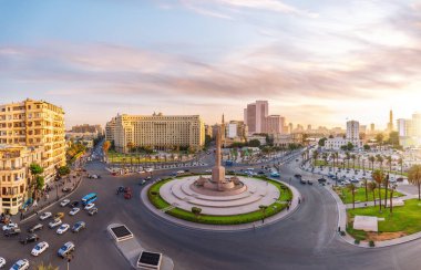 Tahrir Meydanı 'nın tam panoraması, Mısır' ın Kahire merkezinde ünlü bir yer..