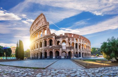 Roma Kolezyumu, gündoğumunda, İtalya 'nın en kalabalık yaz manzarası..